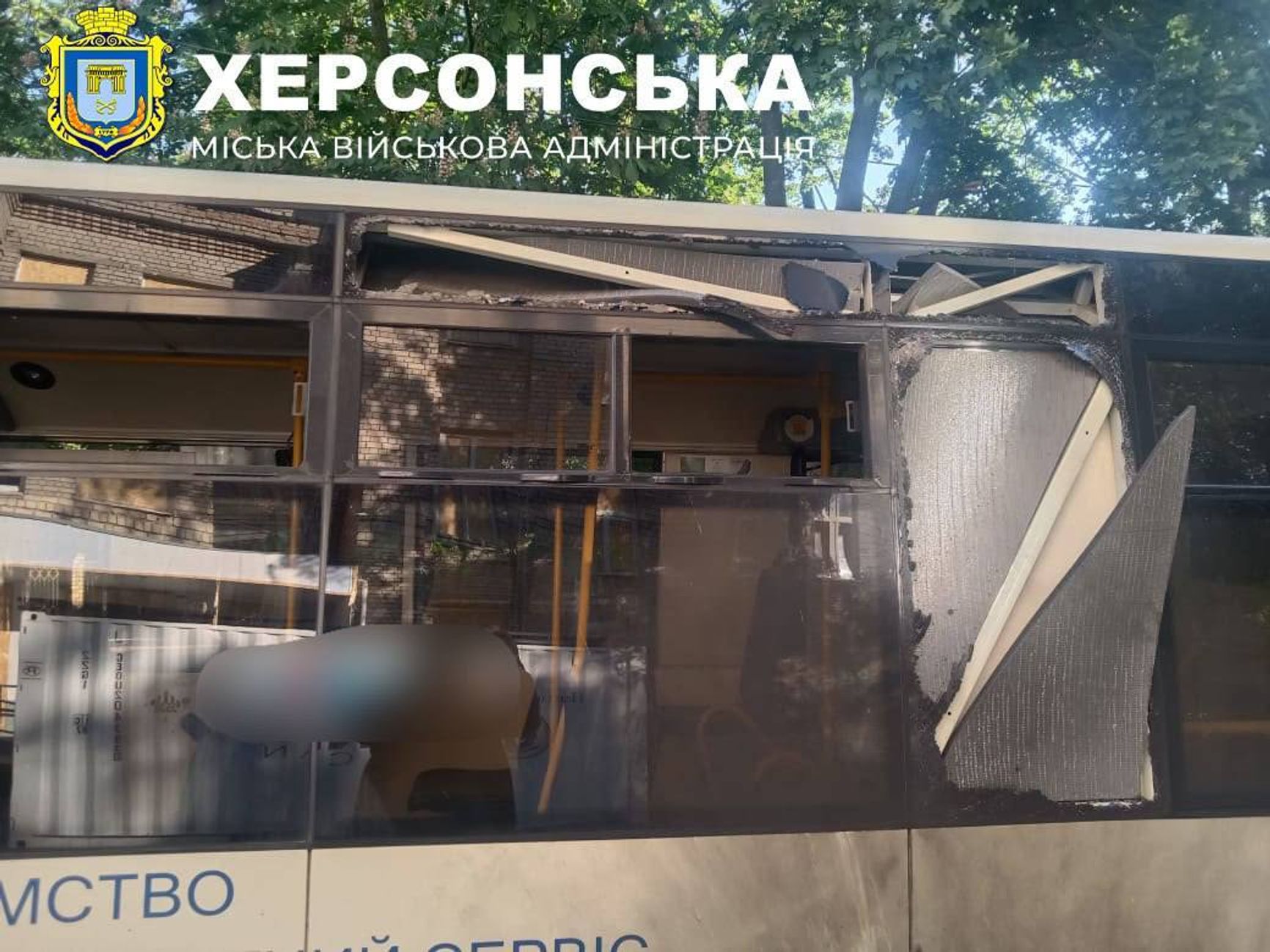 Последствия удара по пассажирскому автобусу в Херсоне