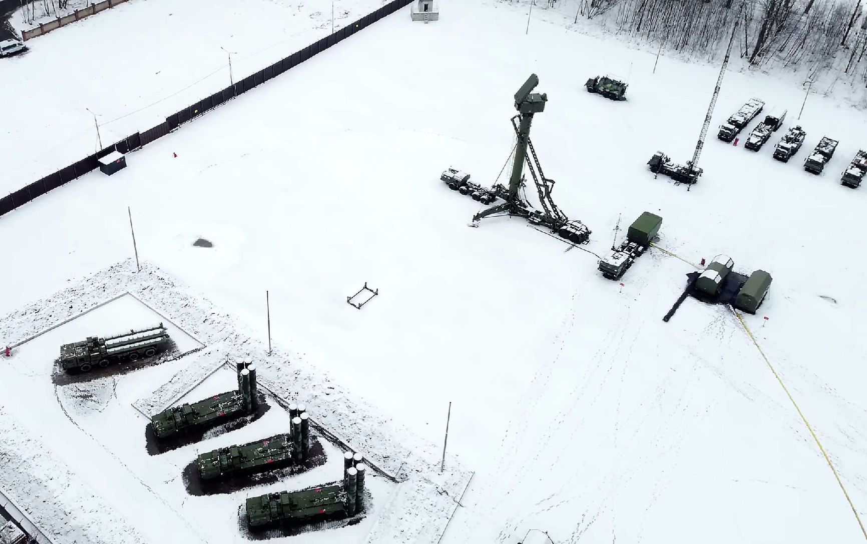 Deployment and combat-ready S-400 surface-to-air missile systems in the Losiny Ostrov park
