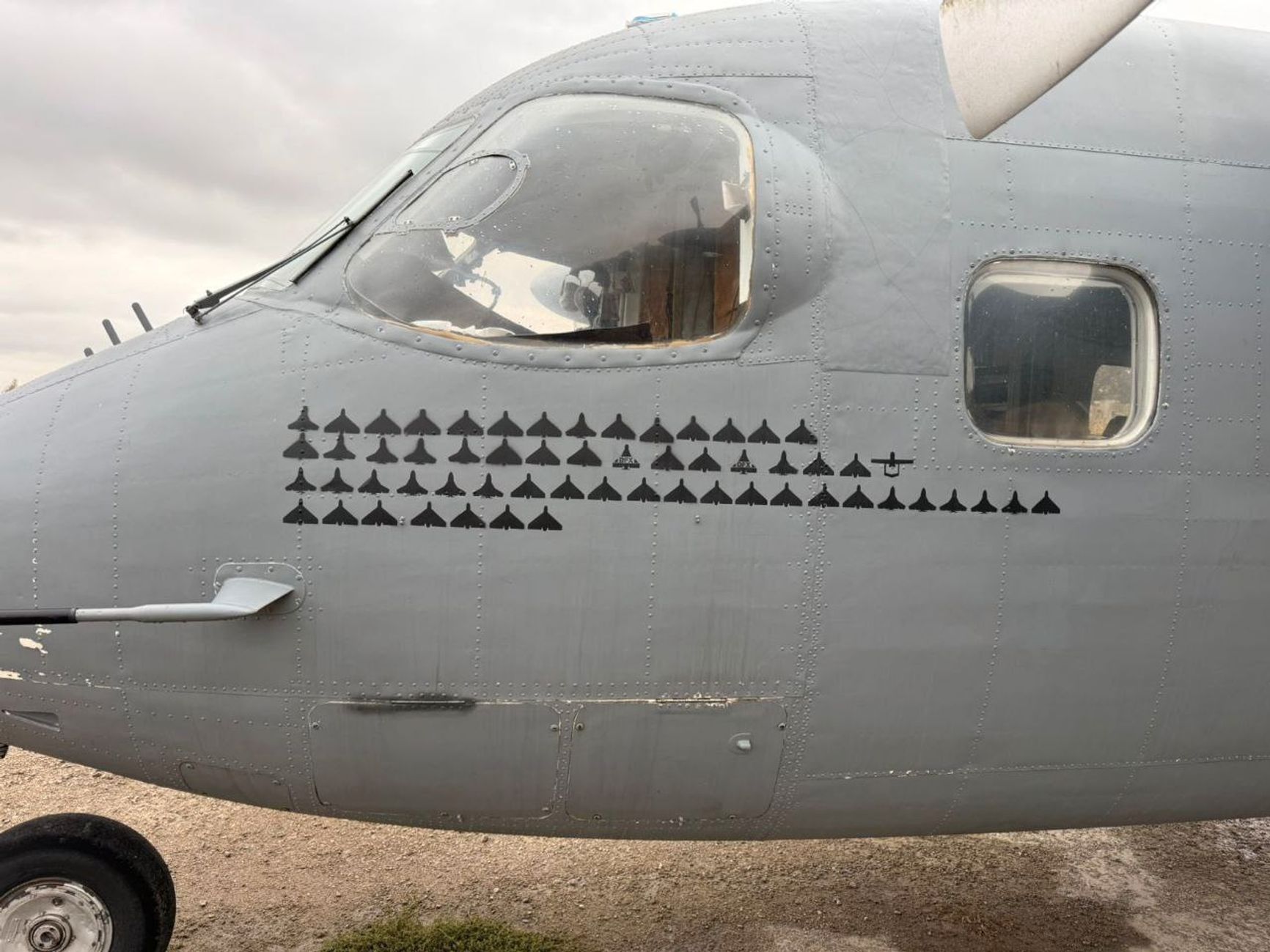 Ан-28 ВВС Украины с «трофеями» на борту