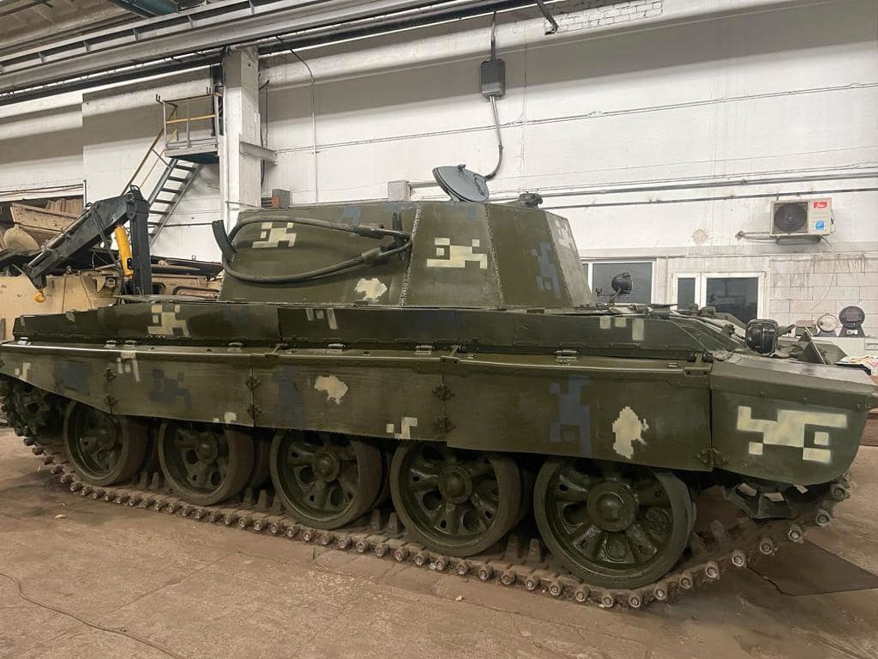 A Ukrainian repair and recovery vehicle based on the T-62