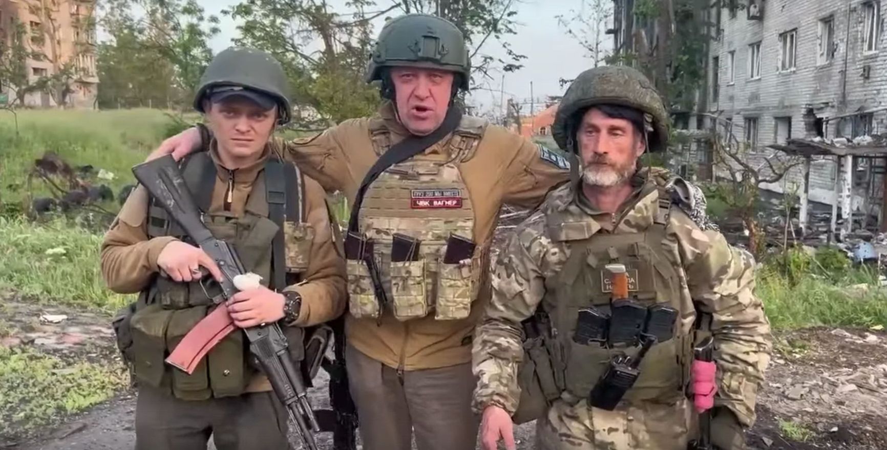 «Бибер» справа