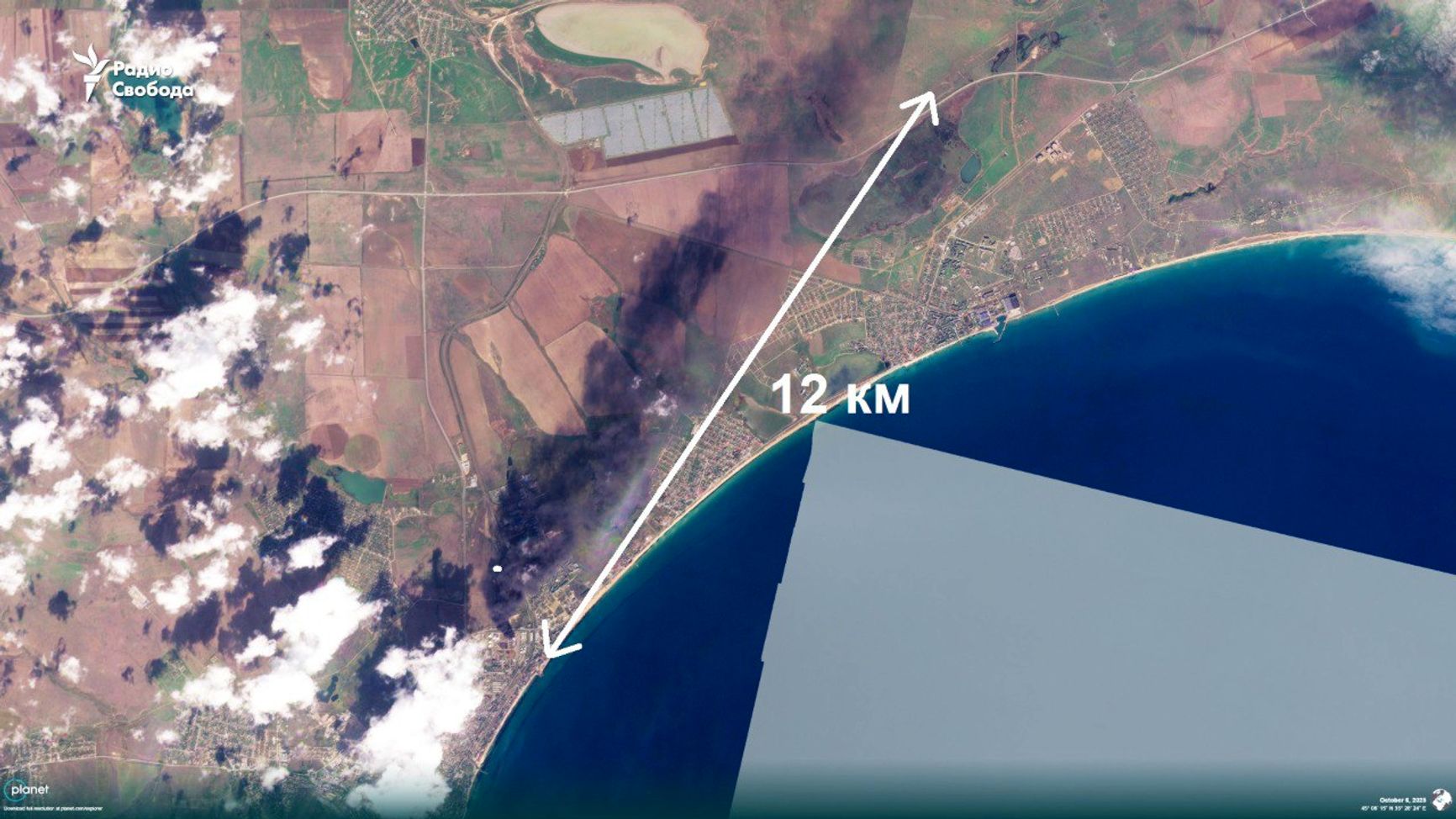 Спутниковый снимок дыма от пожара на нефтеналивном терминале в Феодосии